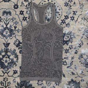 Lululemon athletica swiftly size 4